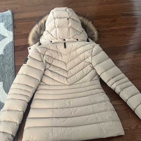 Gorgeous Patsy Mackage. Removable fur trim on hood. Light tan color. Size small. - Picture 2 of 9